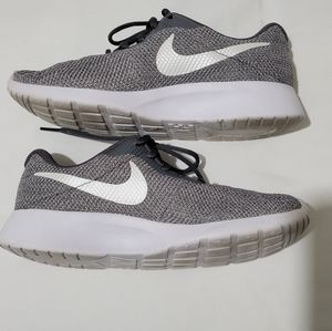 Nike Tanjun Sneakers